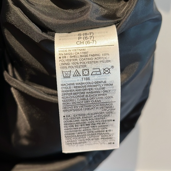 NWT Old Navy Kids Black Quilted Puffer Vest (Size: 6-7) - Picture 6 of 6